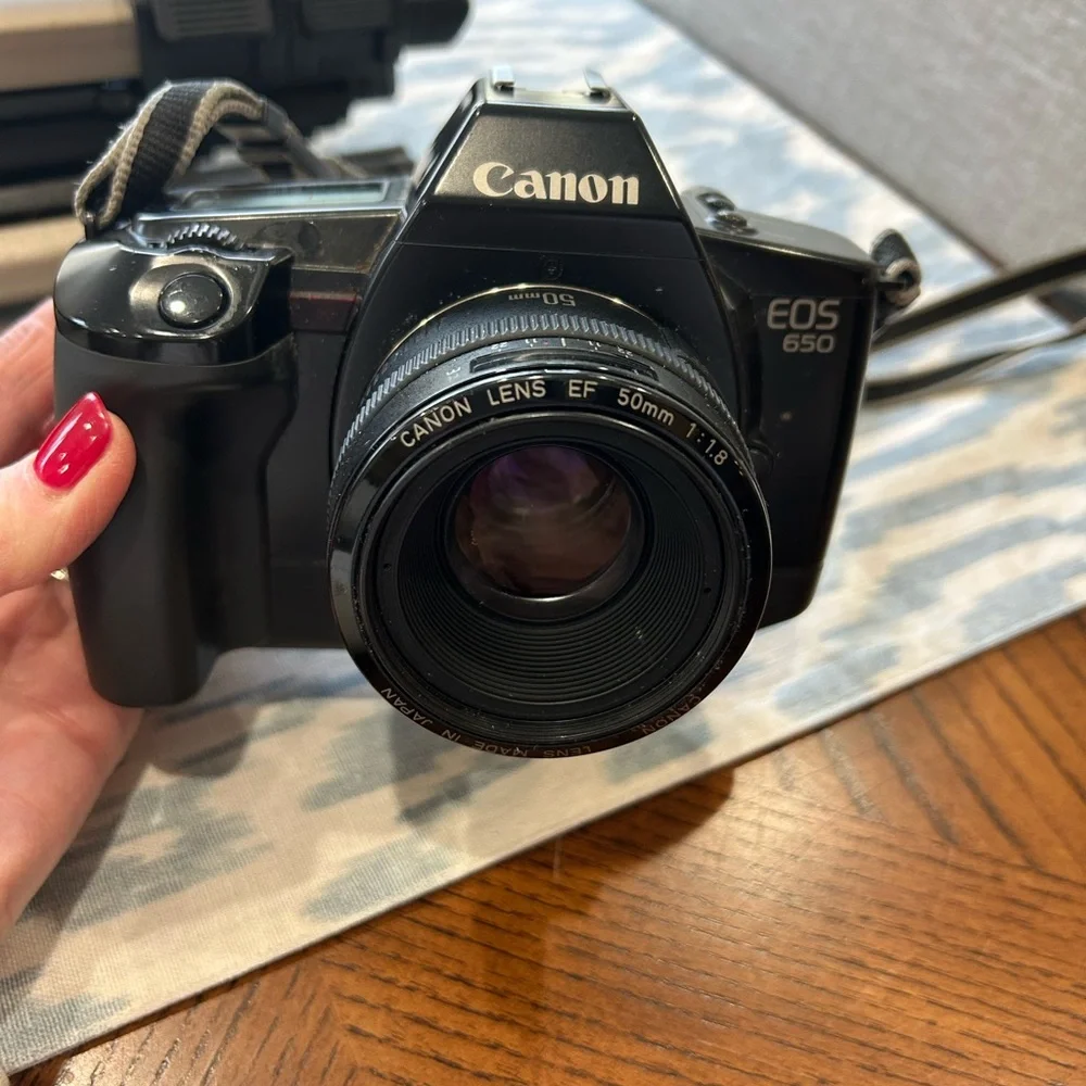 Canon EOS 650 Working-Vintage Camera bundle with Tripods and zoom lense